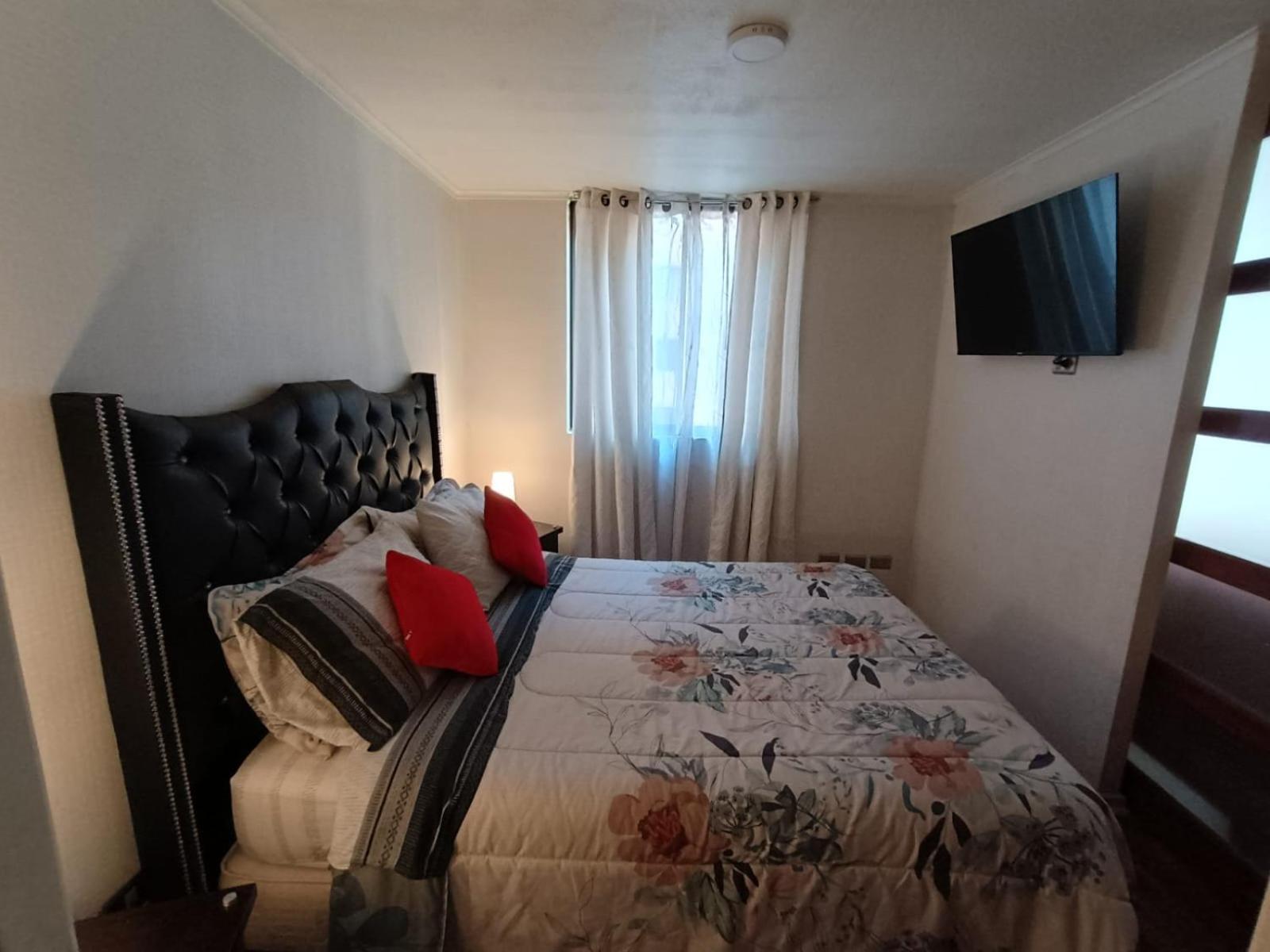 Danyedi Apart, Santiago
